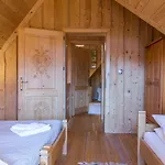 Chaty 木屋 *